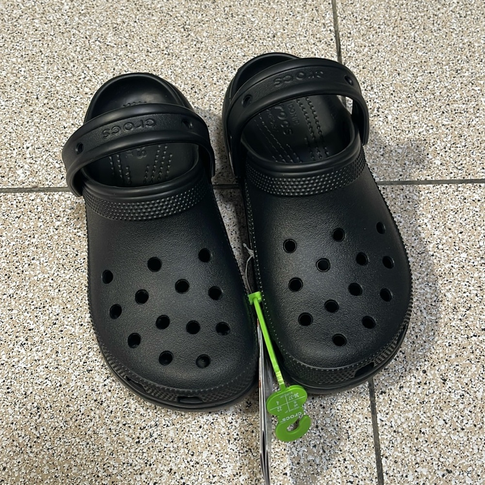 Crocs - WOMEN'S CLASSIC PLATFORM CLOG Size 6W